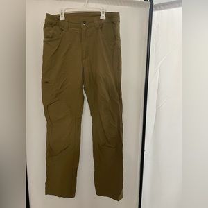 Like new authentic MENS Patagonia pants